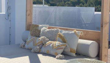 Resa estates ibiza huis huren cala tarida rooftop day bed.jpg